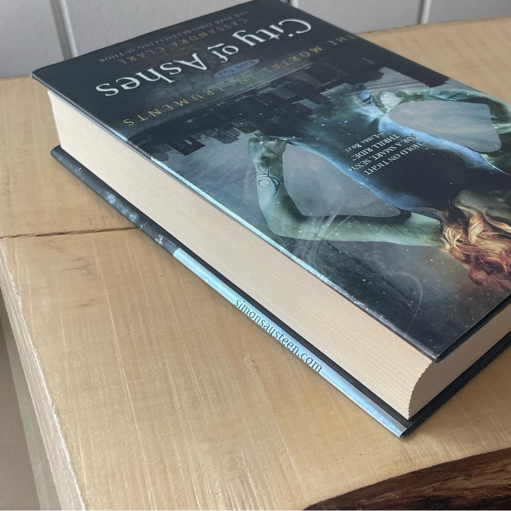 JUST IN City of Ashes Hardcover Fantasy Fiction Book Mortal Instruments Book 2 - Picture 6 of 8